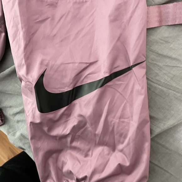 Nike Woven Purple Cargo Pants with Belt: Limited Edition - Picture 4 of 8